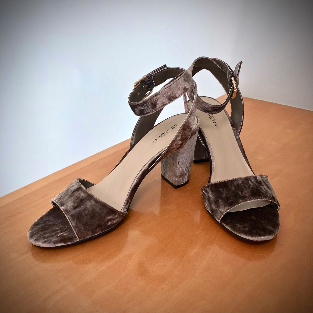 Indigo Road NWT Brown Velvet Ankle Strap Heeled Sandals 8.5M